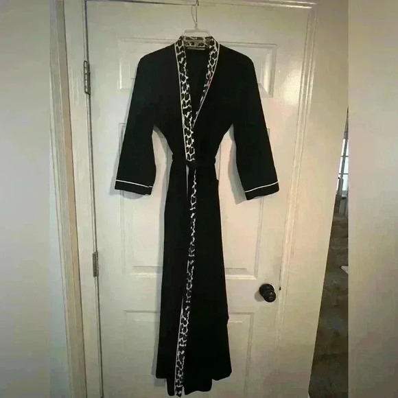 Beautiful and sumptuous vintage Vanity Fair! Size Small! Treat Yo SELF! - Picture 2 of 5